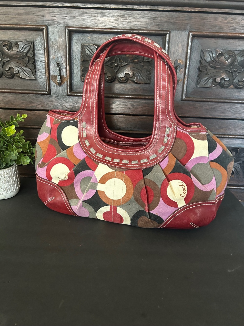 Beautiful Red Leather-Trim Multicolor Circle Print Shoulder Bag